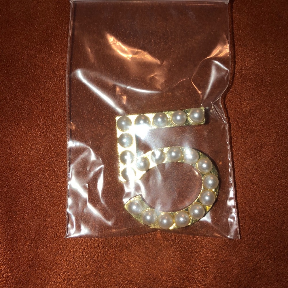 Brooch/pin.